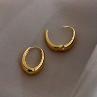 Elegant Hoop Earrings In Gold